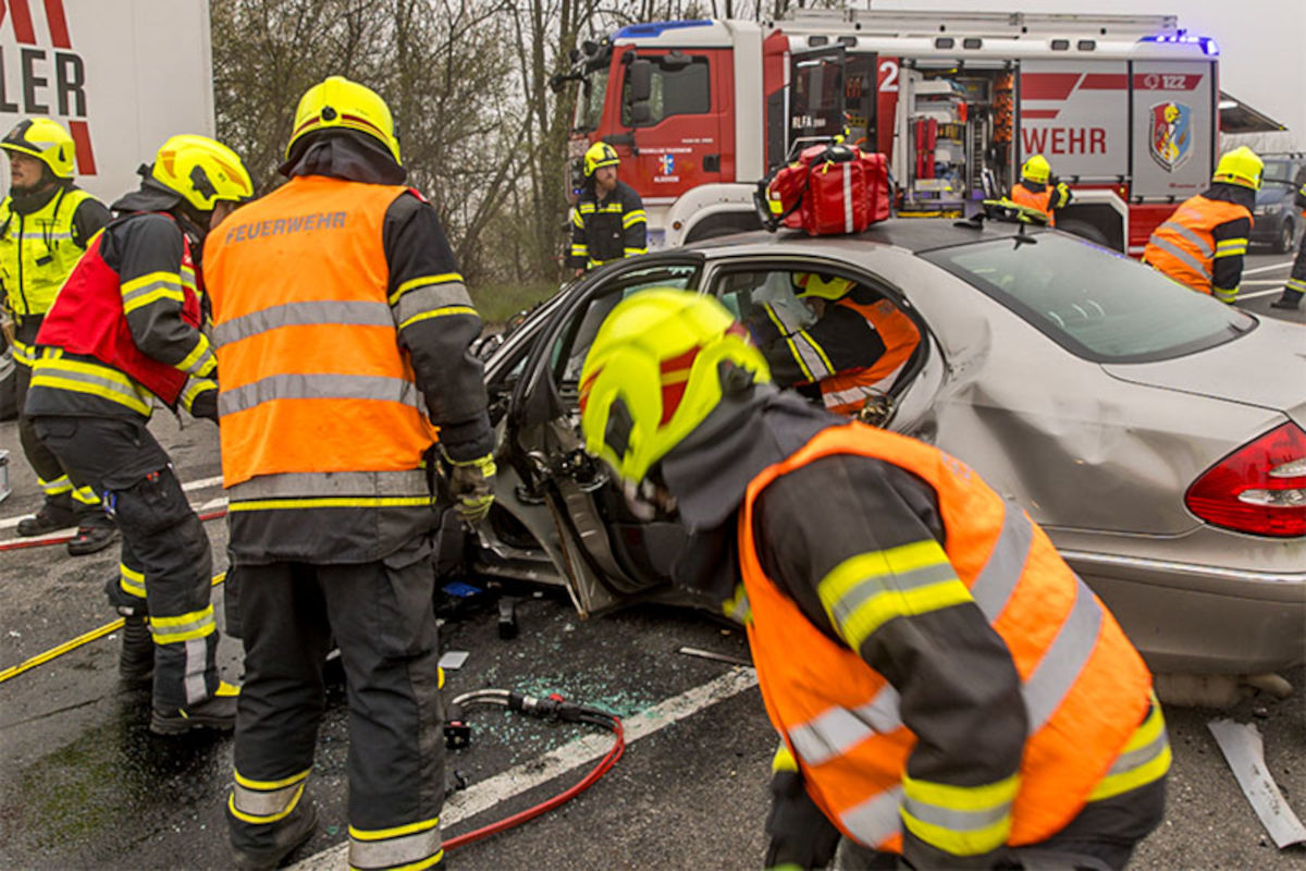 Alkoven – Tödlicher Unfall zwischen Pkw und Sattelzug