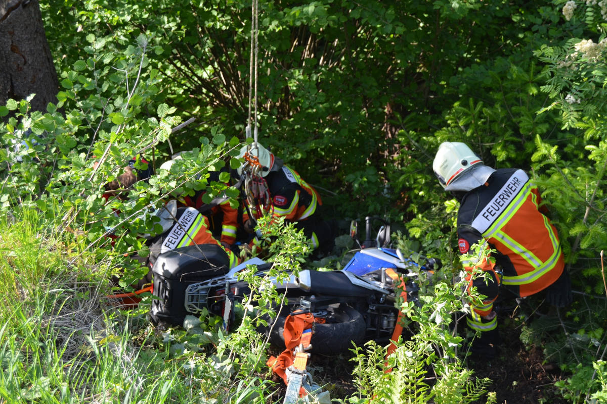 Trogen AR – Mit Motorrad 10 Meter abgestürzt