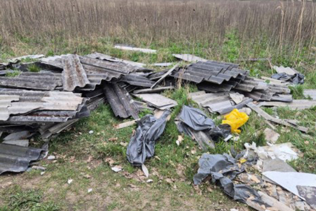 Preetz – Illegale Entsorgung von Asbestplatten und Heizöltank