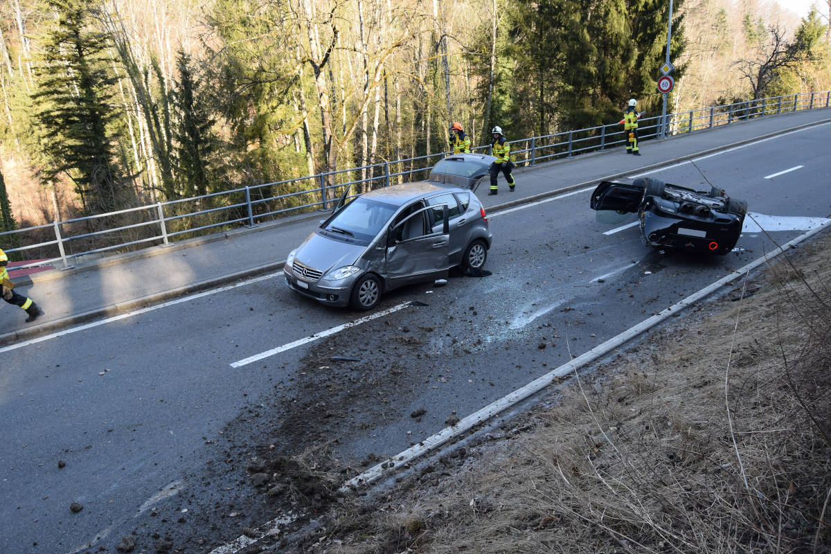 Wolfhalden AR – Schwerer Verkehrsunfall mit hohem Sachschaden