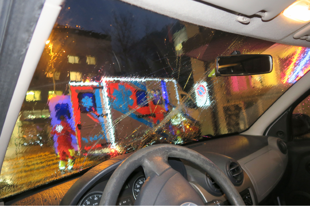 Schwanden GL - Fussgängerin von Auto erfasst und verletzt