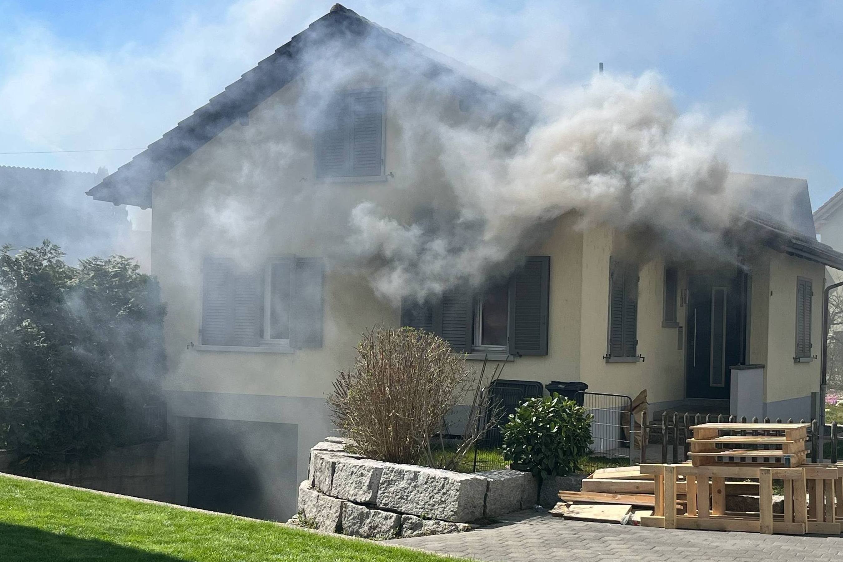 Niedergösgen SO – Brand durch Akku-Defekt ausgelöst