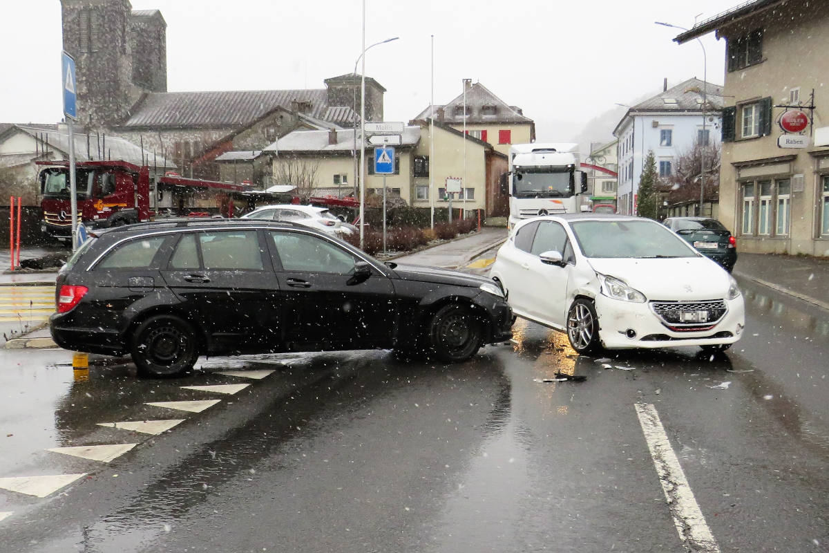 Netstal GL – Kollision im Kreuzungsbereich
