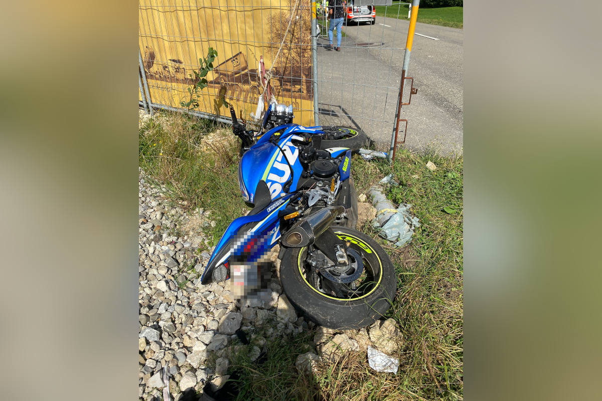 Beinwil SO – Motorradlenker wird bei Kollision mit Auto verletzt