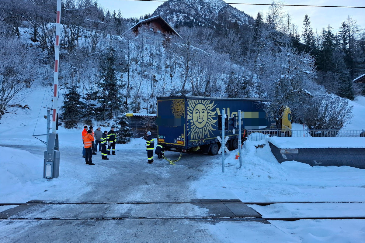 Bad Aussee / Ödensee – Zwei Lkw-Bergungen innerhalb kurzer Zeit