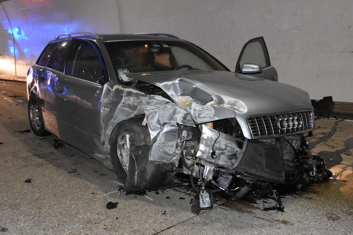 Walenstadt SG - Auto crash in Tunnelwand