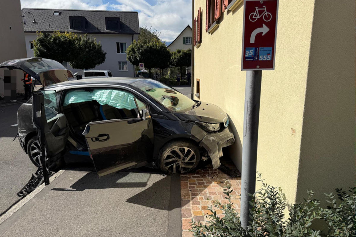 Unfall in Balzers FL – Lenkerin prallt gegen Mauer