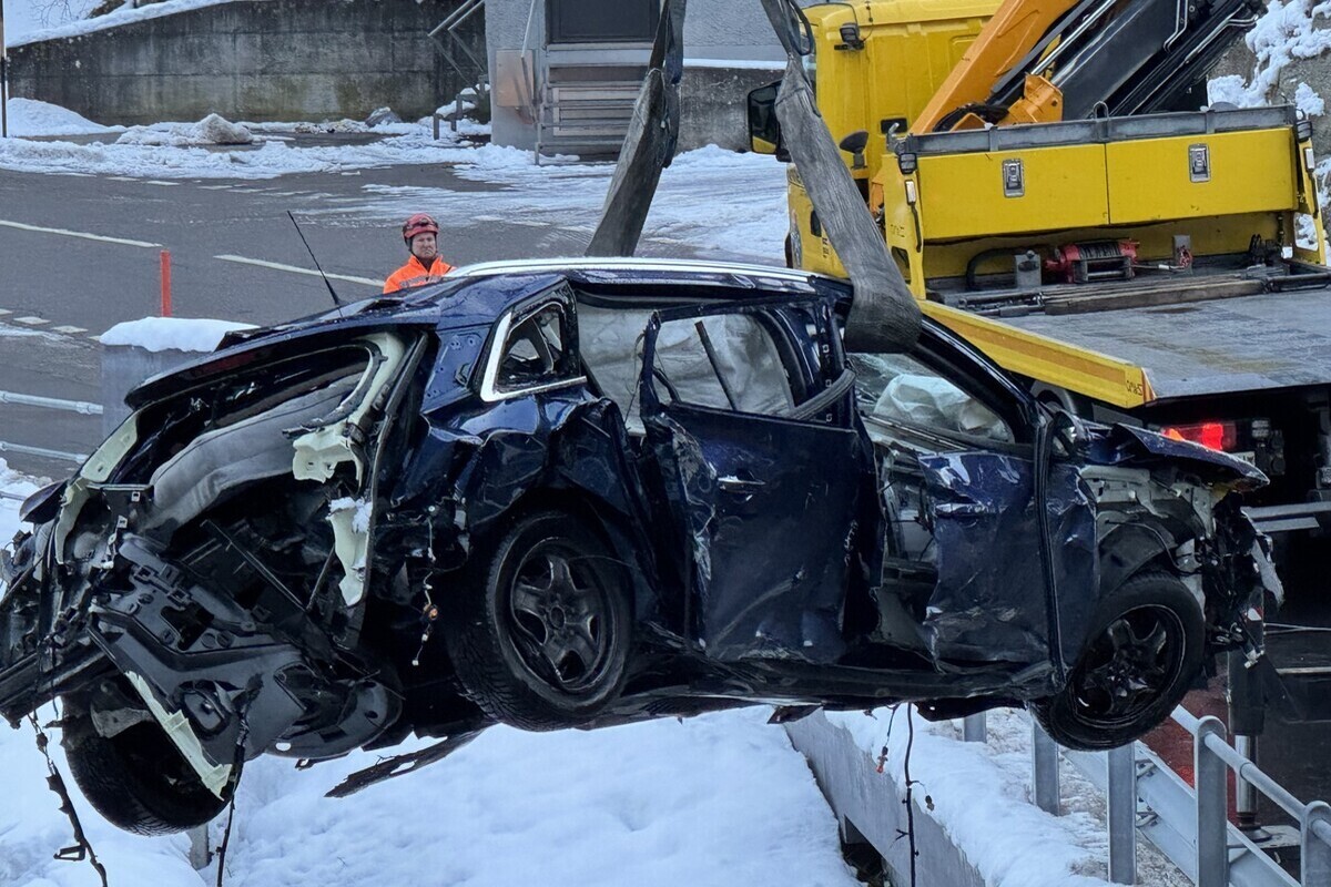 Wassen UR – Zeugenaufruf nach schwerem Verkehrsunfall bei Reussbrücke