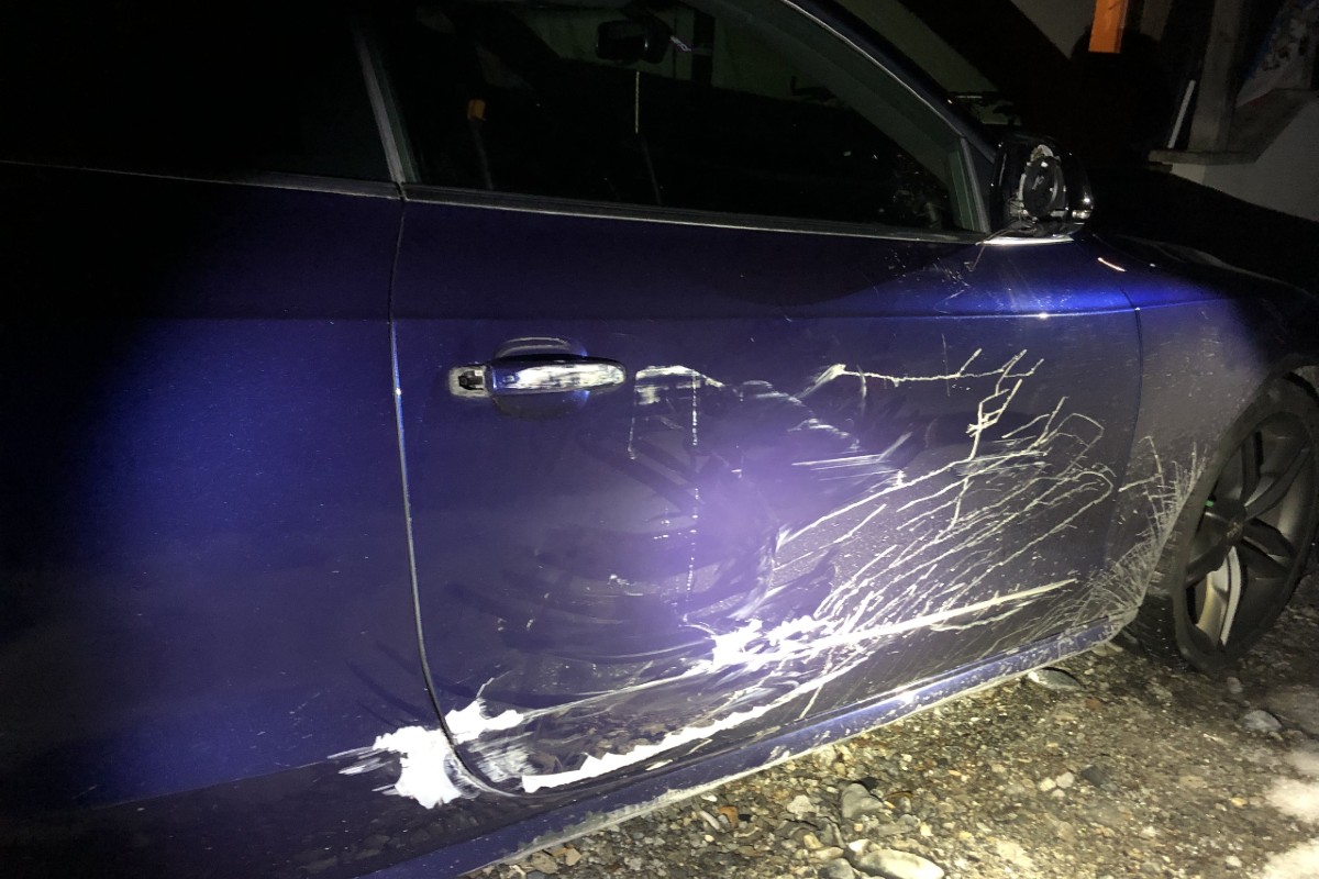 Glarus - Mit Türe von Clublokal kollidiert