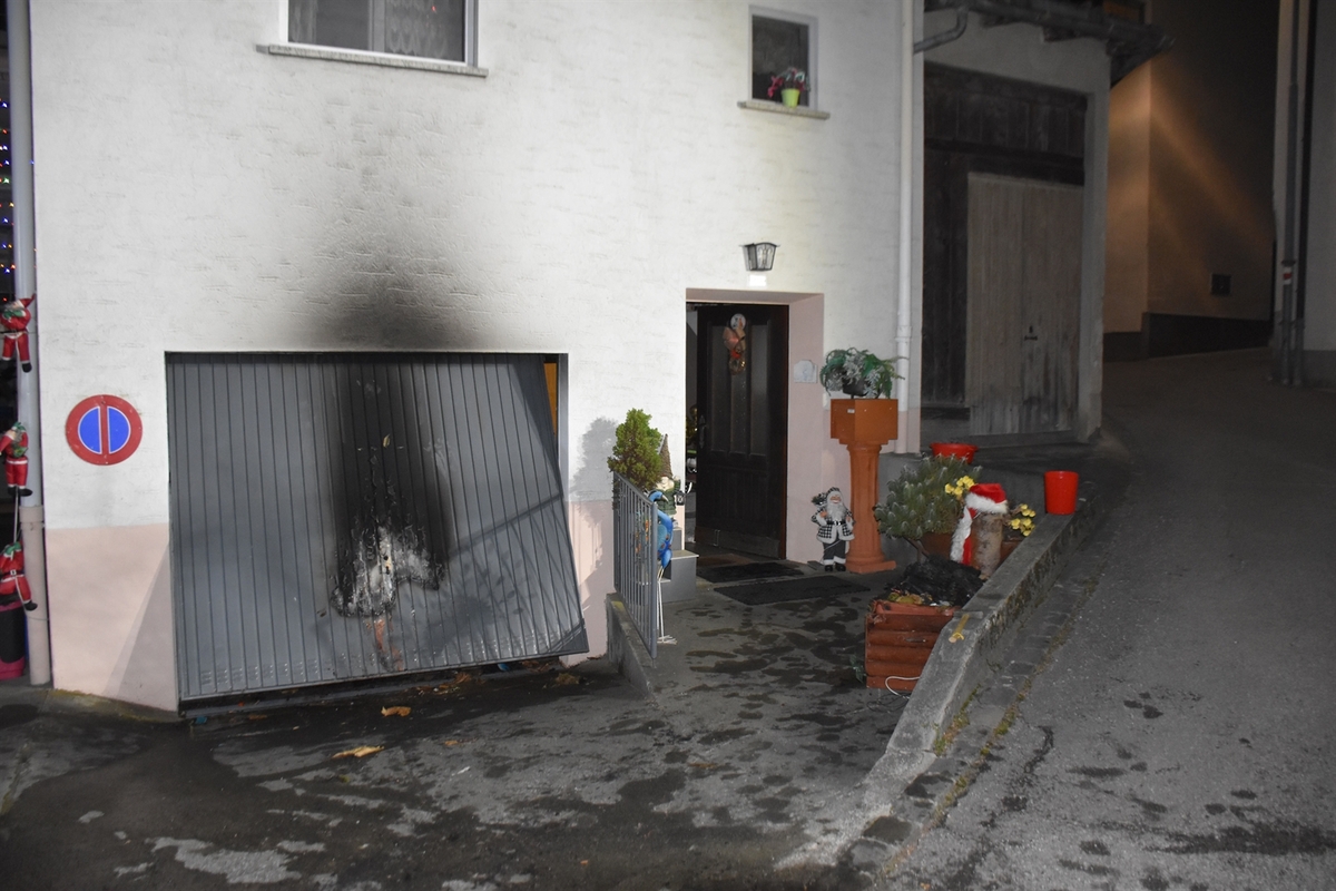 Campascio GR – Kerze in einem Krippenhaus löst Brand aus 