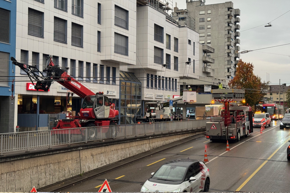 Winterthur ZH – Kran beschädigt Fahrleitung an der Zürcherstrasse