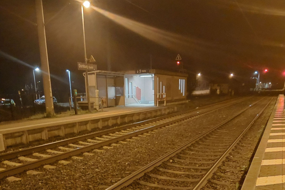 Dornburg – Jugendliche legen Steine auf Gleise