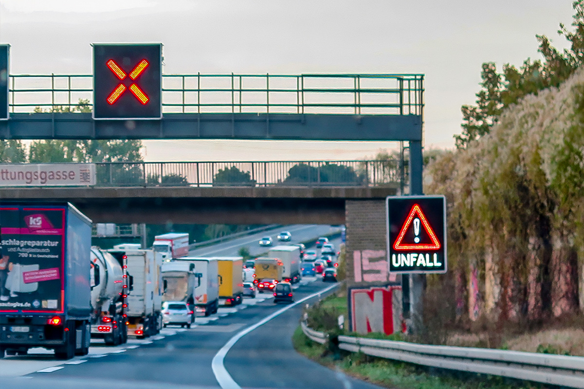 Friedberg A5 – Unfall nach Missachtung von Fahrstreifensperrung