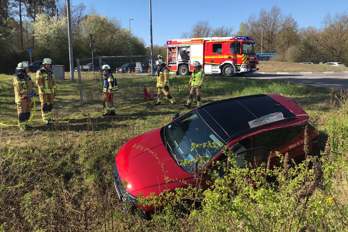 Speyer – Auto landet im Graben