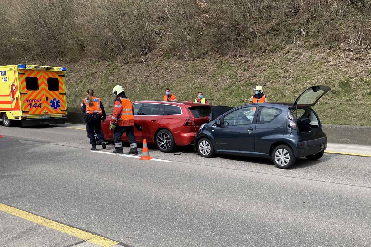 Zwingen BL - Zwei Verletzte nach Unfall