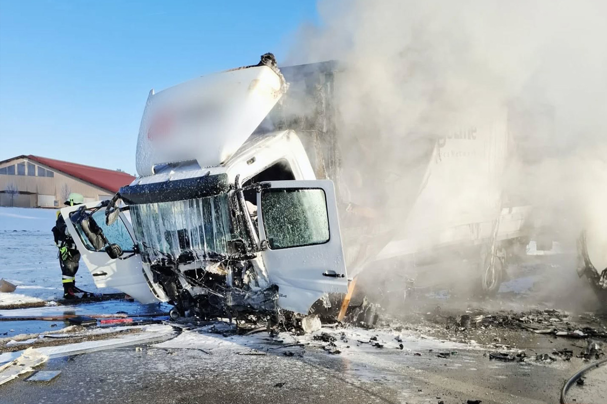 Schonstett – 38-Jähriger stirbt bei frontalem Unfall mit Lkw