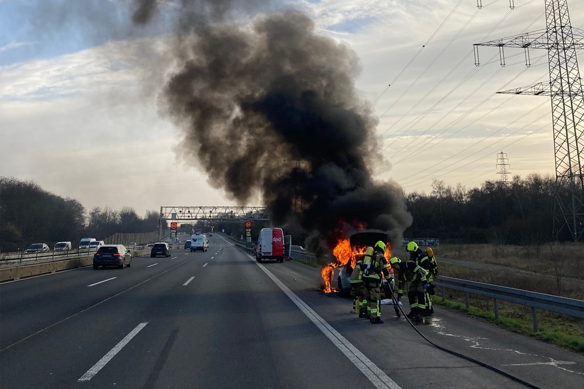 A42 Oberhausen – Pkw gerät während der Fahrt in Brand