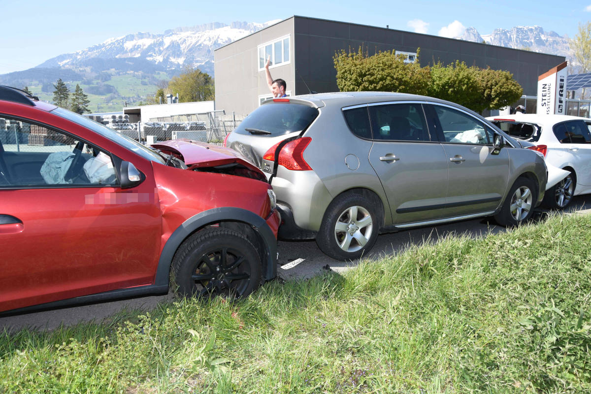 Grabs SG – Auffahrkollision mit vier Autos