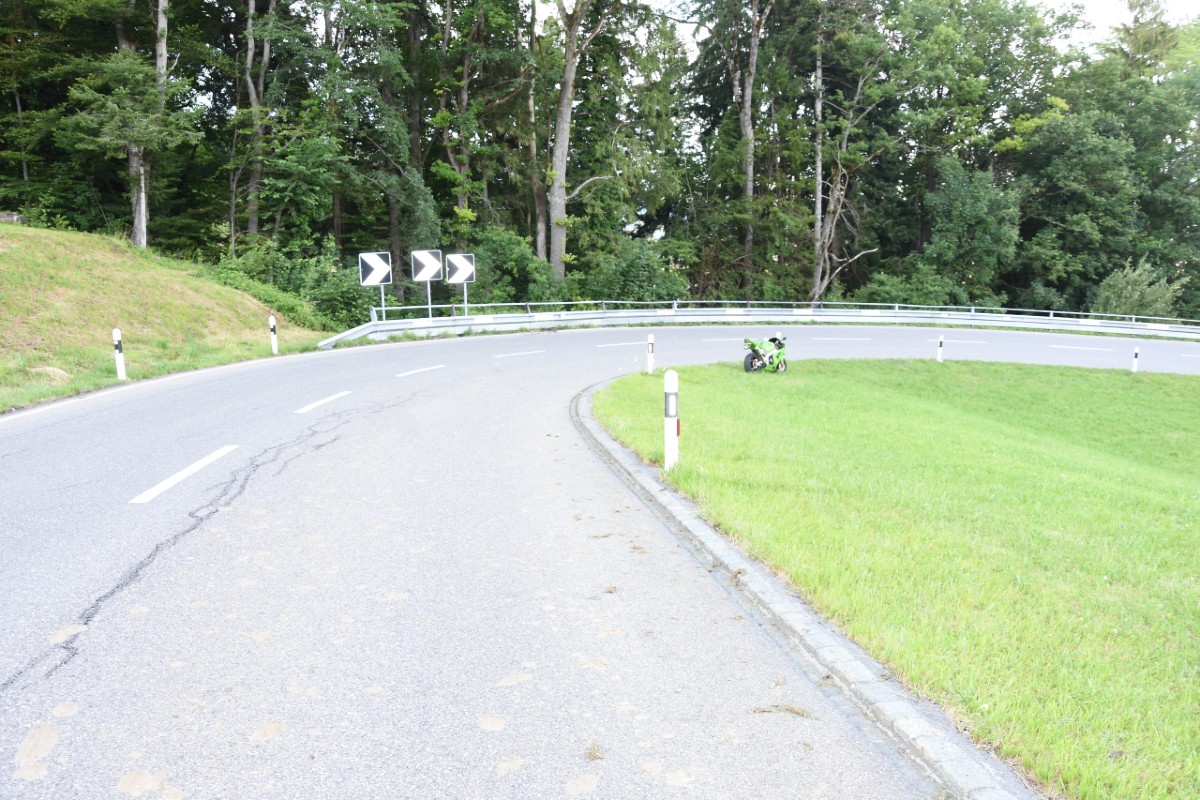 Altstätten SG  - Motorradfahrerin nach Selbstunfall verletzt