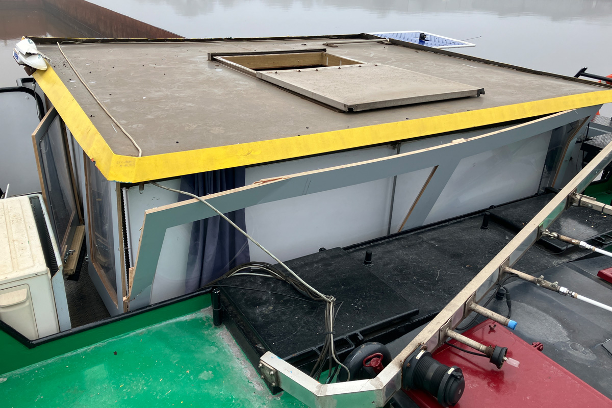 Oldenburg – Binnenschiff kollidiert erneut mit Eisenbahnbrücke