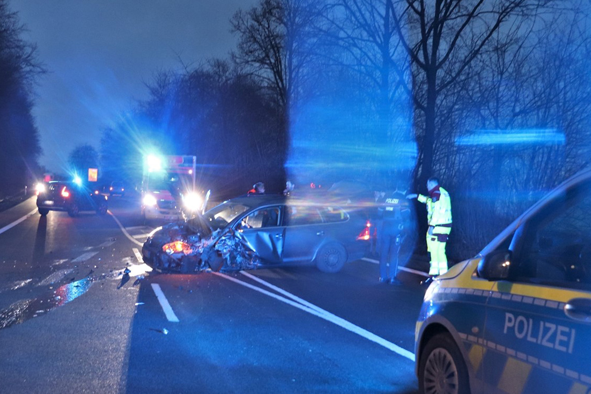 Warburg – Zwei Verletzte nach Unfall im Gegenverkehr