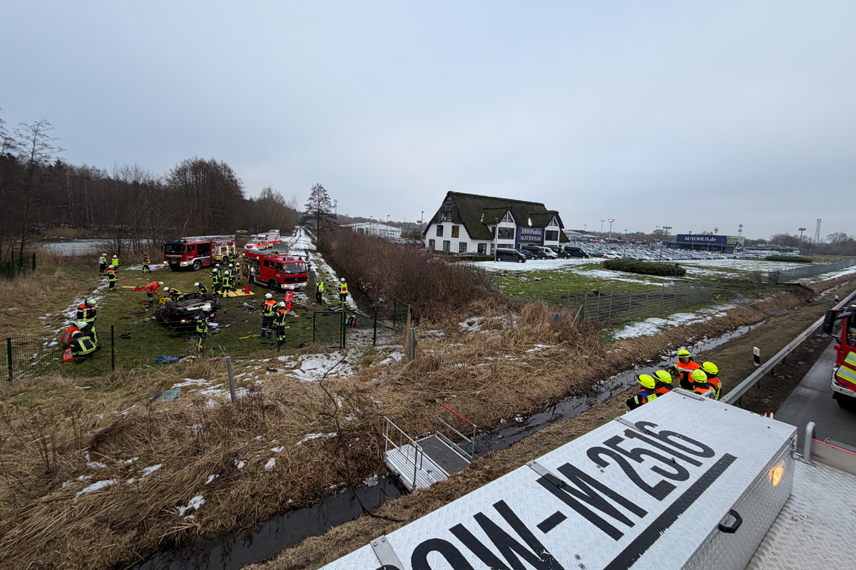 A1 Bockel – Fahrer nach Unfall eingeklemmt und schwer verletzt
