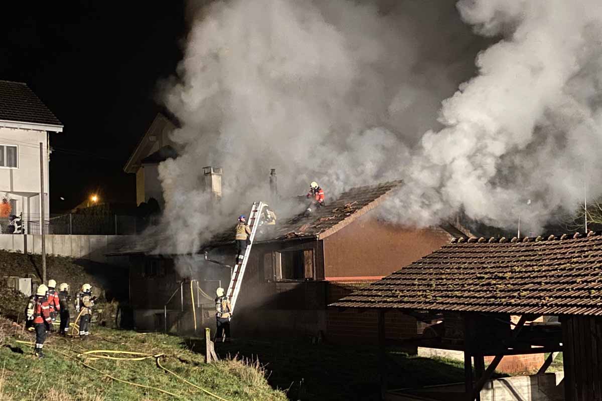 Laufen BL - Grosser Feuerwehreinsatz 