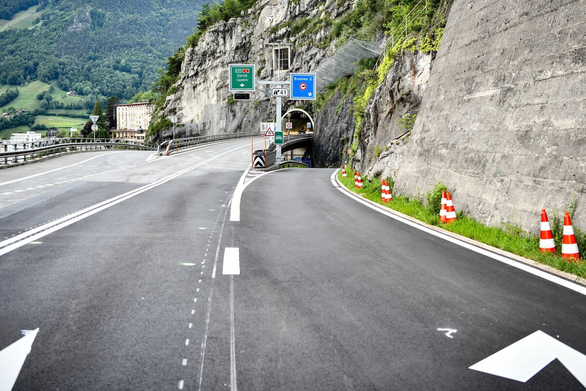 Axenstrasse / Mositunnel UR - Reinigungs- und Unterhaltsarbeiten 