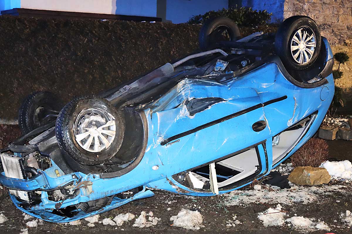 Warburg - Betrunken mit Opel überschlagen