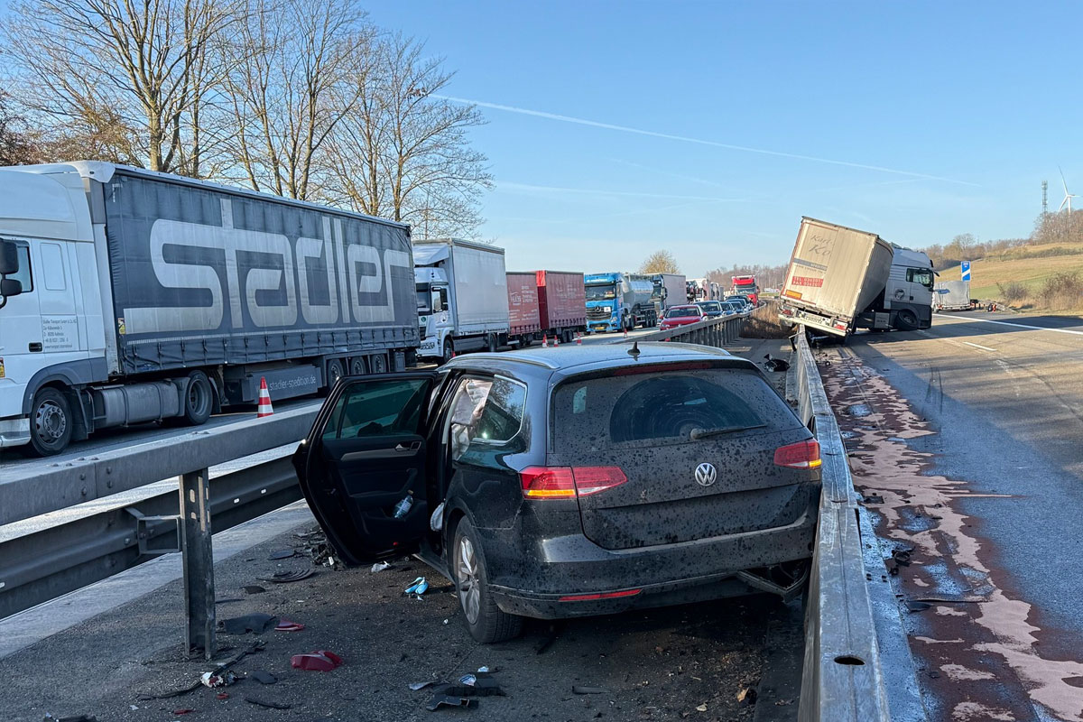 Zierenberg – Vier Verletzte nach zwei Unfällen auf der A44