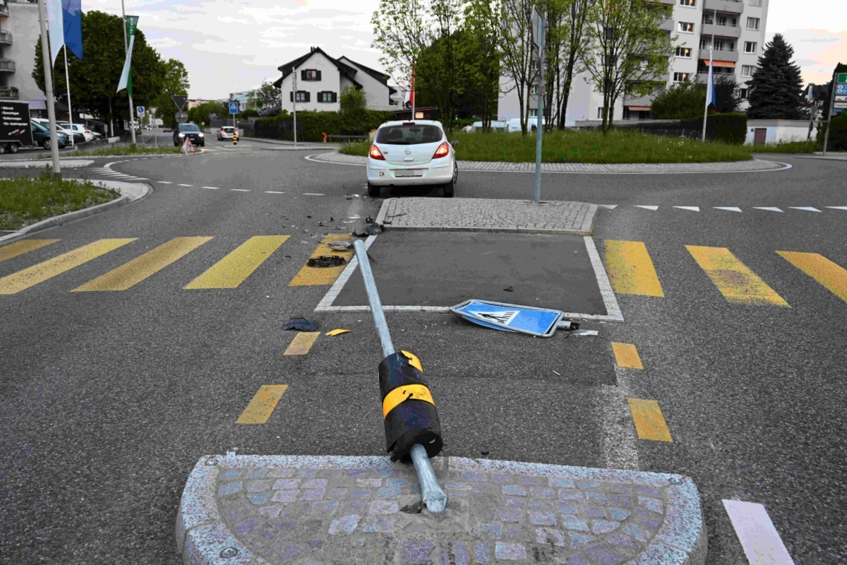 Fahrunfähiger Lenker verursacht Selbstunfall in St.Margrethen SG 