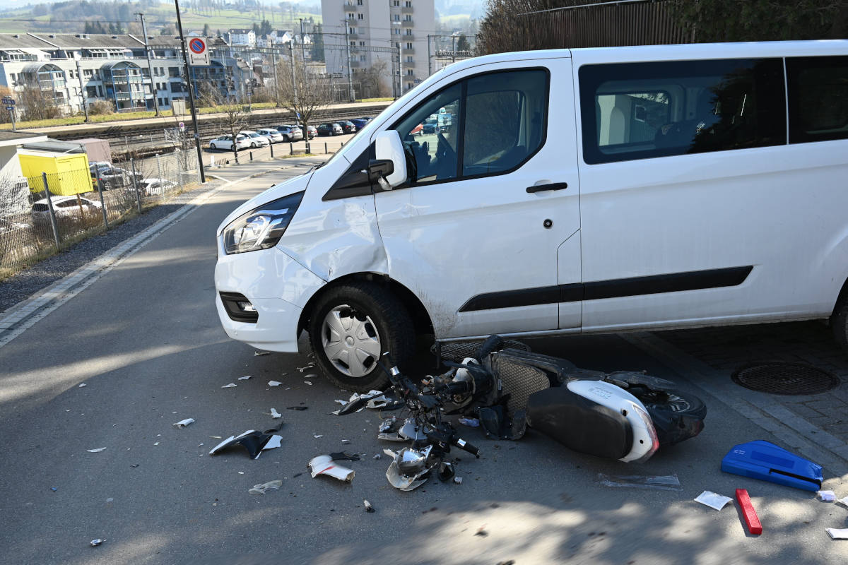 Uzwil SG – Kollision mit Elektro-Roller