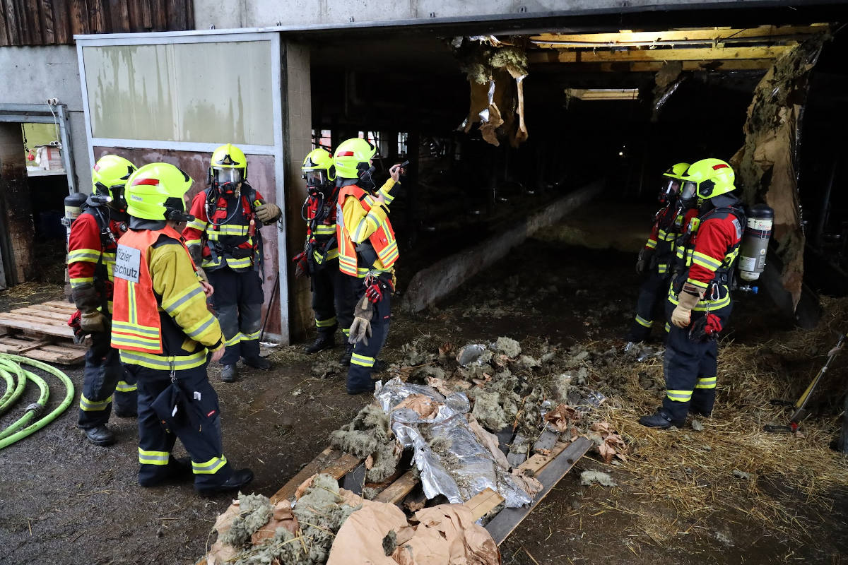 Menzingen ZG – Feuerwehreinsatz wegen Brand in Scheune