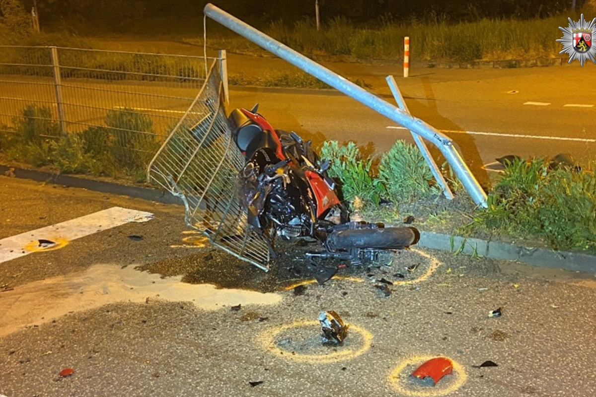 Kaiserslautern – Motorradfahrer prallt frontal gegen Ampel