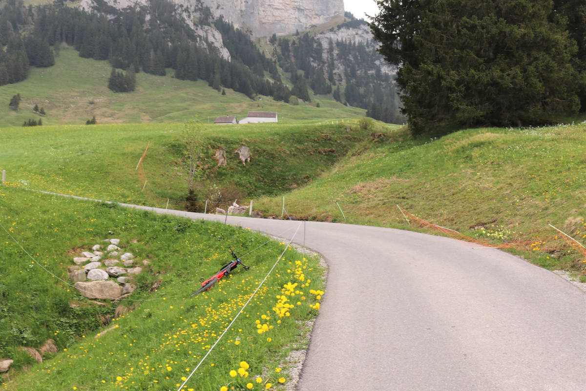 Brülisau AI – E-Bike-Lenker stürzte und landete im Bachbett