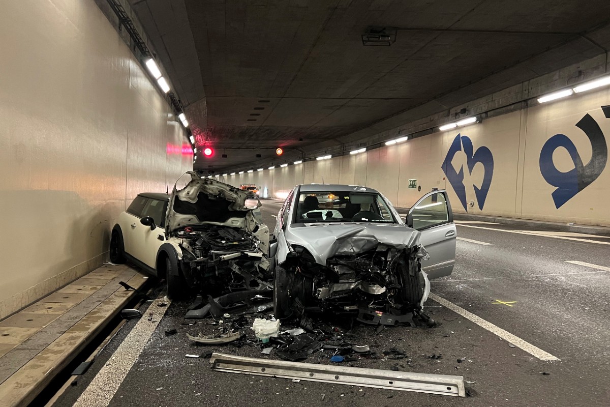 Basel - Schwerer Verkehrsunfall auf der A3 im St. Johanns-Tunnel