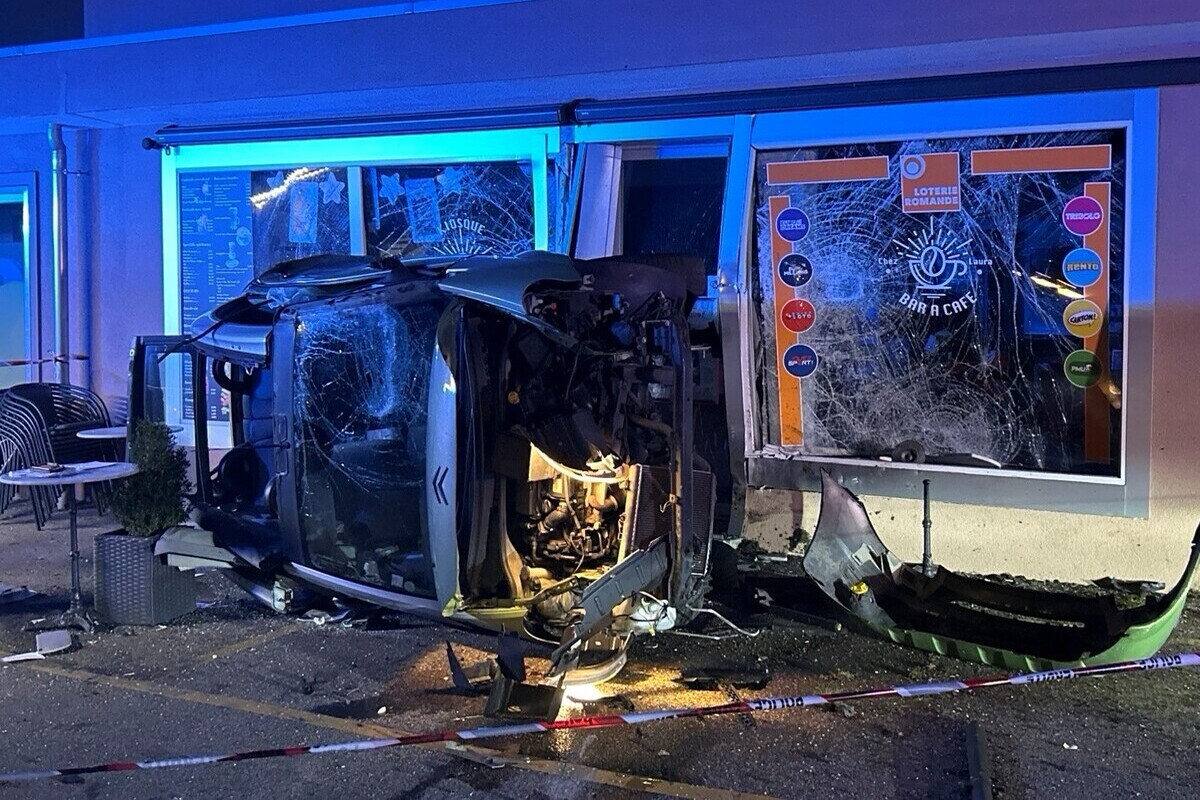 Corcelles NE – Gegen die Fassade eines Gebäudes geprallt