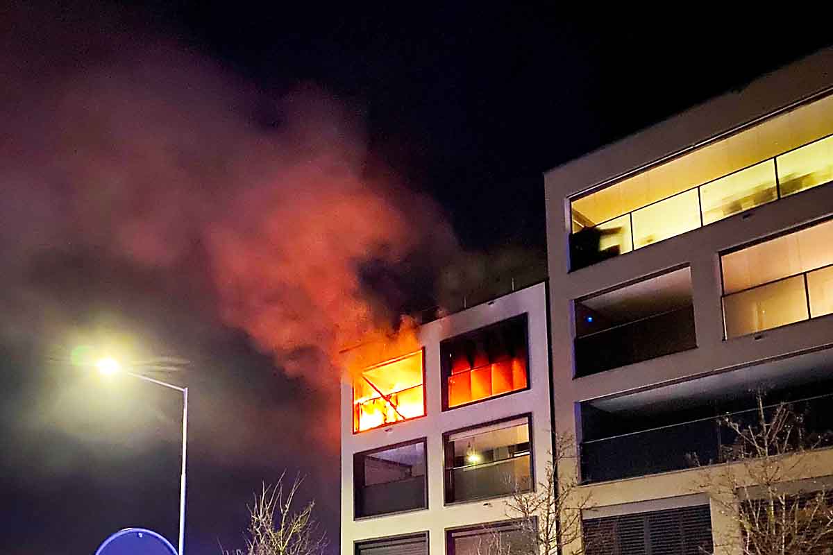 Cham ZG - Zwei Bewohner bei Brand verletzt 