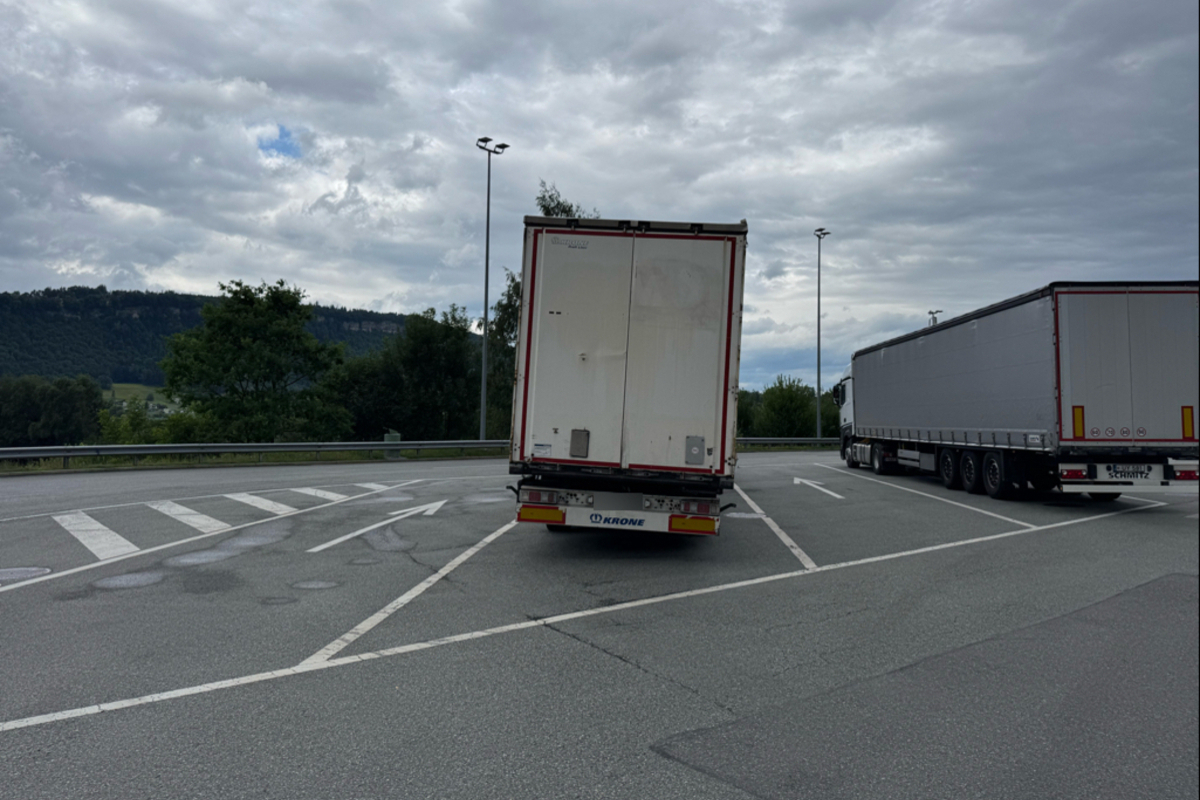 Schaanwald FL – LKW fährt ohne Rad – Polizei stoppt gefährliches Fahrzeug