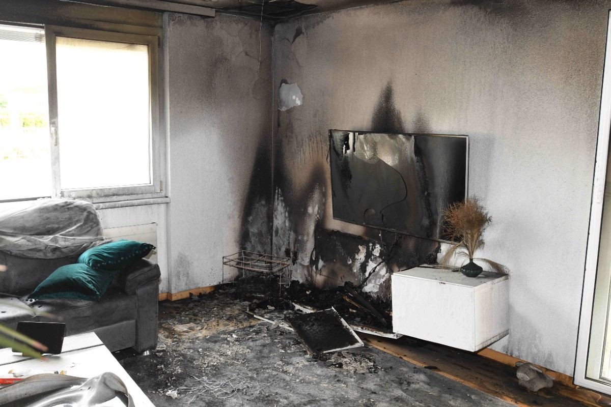 Diepoldsau SG - Wohnungsbrand in Mehrfamilienhaus wohl beim Fernseher der Ursprung