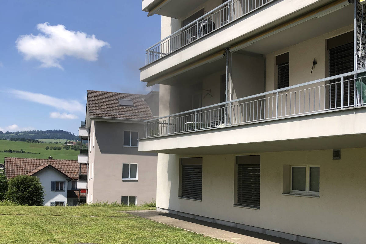 Küssnacht SZ – Wohnungsbrand in Mehrfamilienhaus