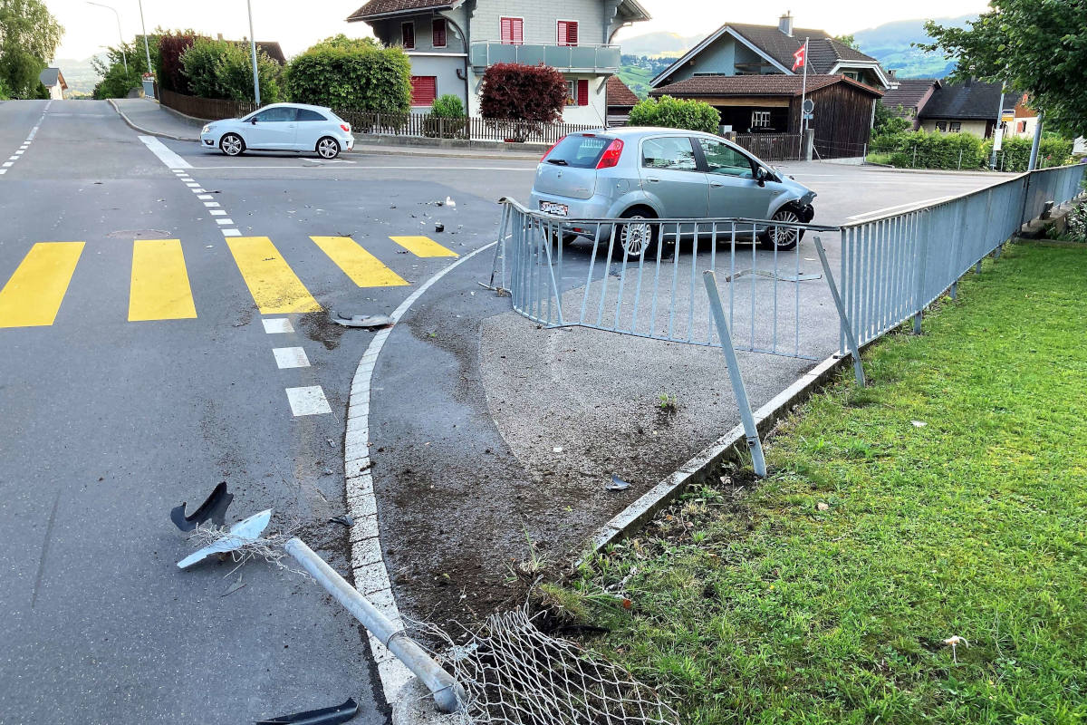 Bilten GL – Wegen Übermüdung mit Strassenzaun kollidiert