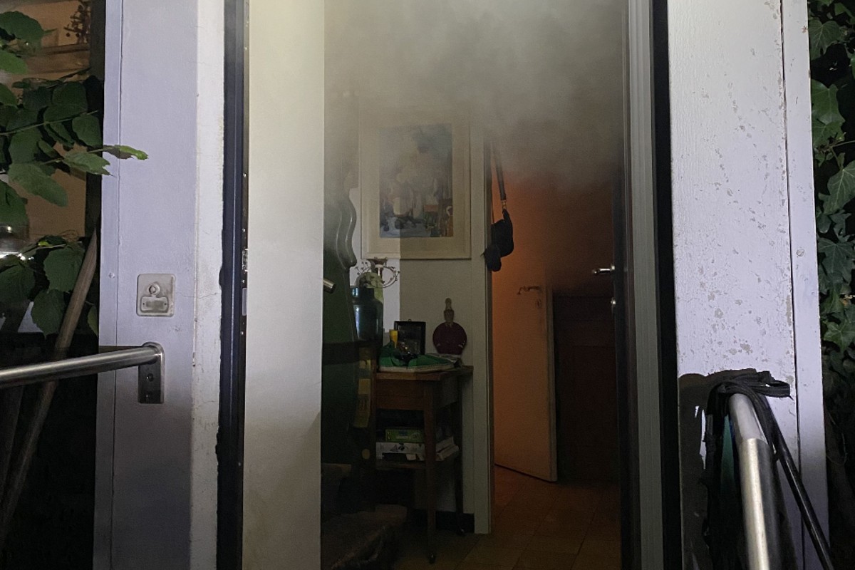 Münchenstein BL - Feuerwehr rettet zwei Personen und Hund aus brennendem Einfamilienhaus - drei Menschen verletzt