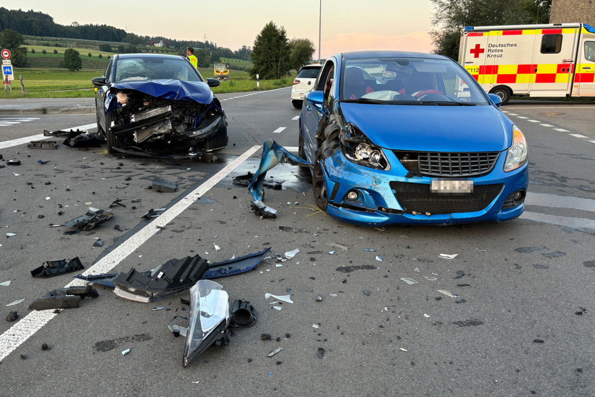 Weinfelden TG - Heftige Kollision fordert drei Verletzte 