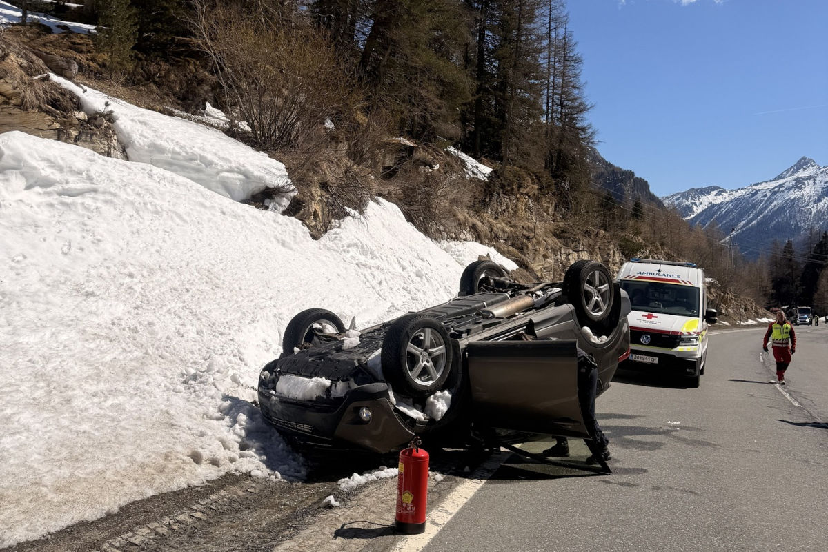 Obertauern – Pkw überschlägt sich bei Unfall