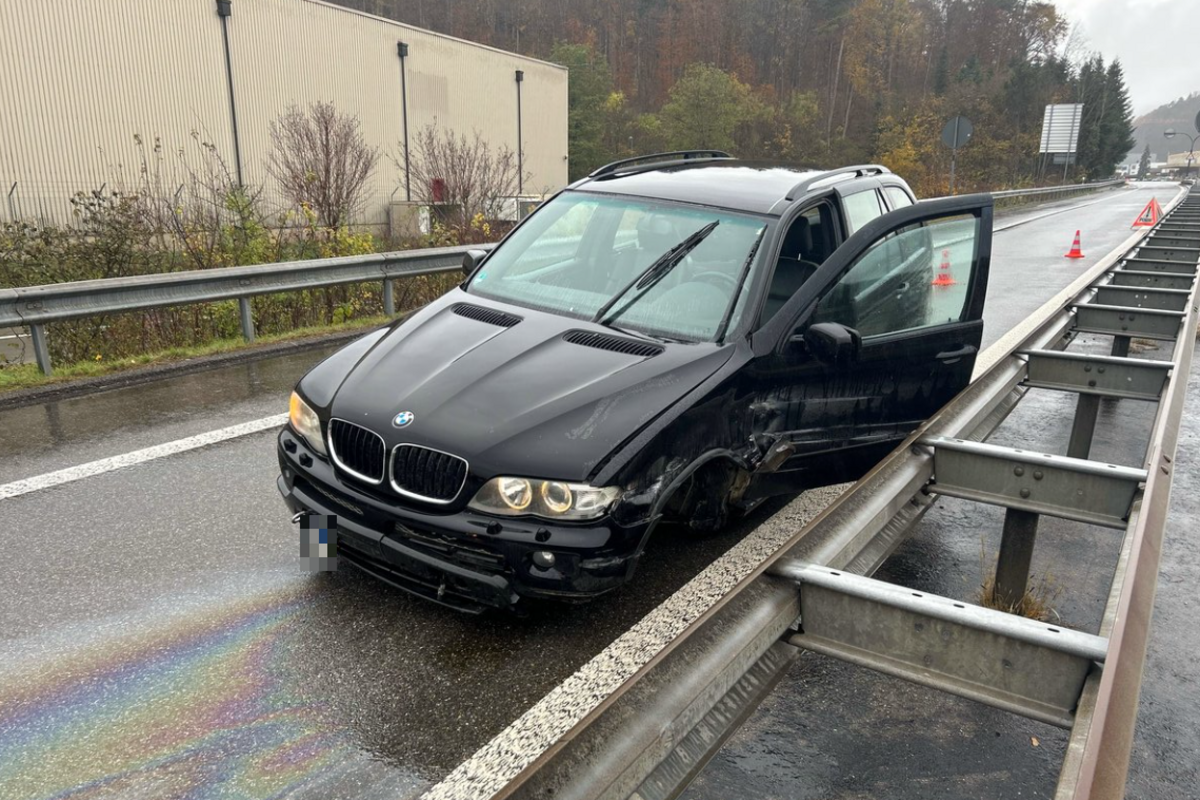 Stadt Schaffhausen - Linksseitige Vorderachse bei Unfall vom Auto abgetrennt