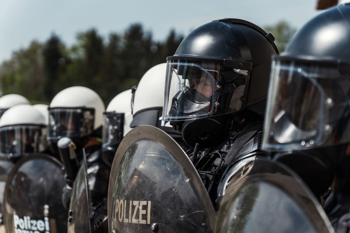 Fussball in St.Gallen - Polizei muss Gummischrot und Reizstoff einsetzen
