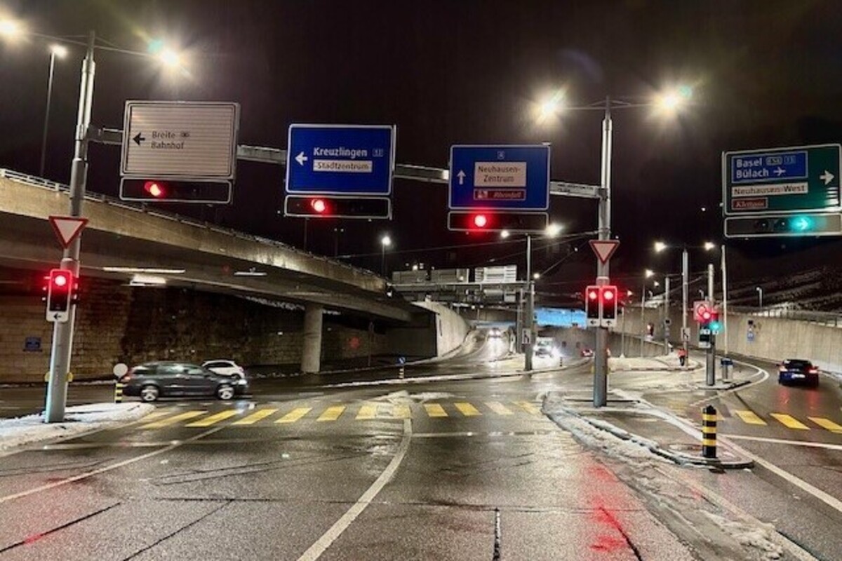 Neuhausen am Rheinfall SH - Polizei sucht Zeugen nach Unfall 