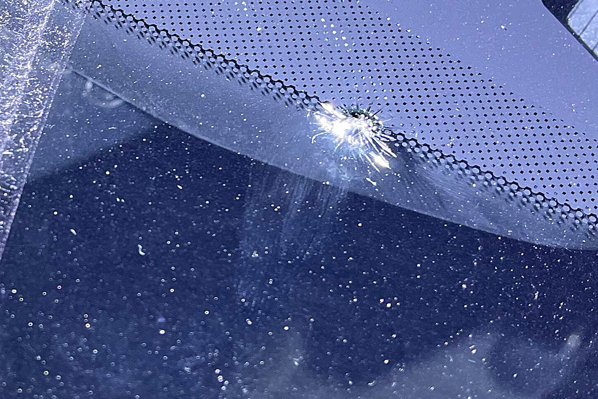 A46 Iserlohn – Jugendliche werfen Steine von Brücke auf Autos