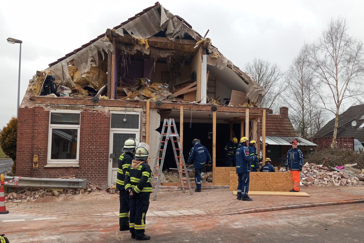 Weener – Update: Sicherung nach Unfall mit Wohnhaus abgeschlossen